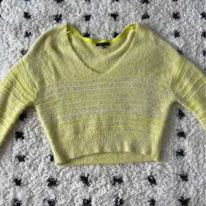 Urban oversized yellow knit sweater, Size small